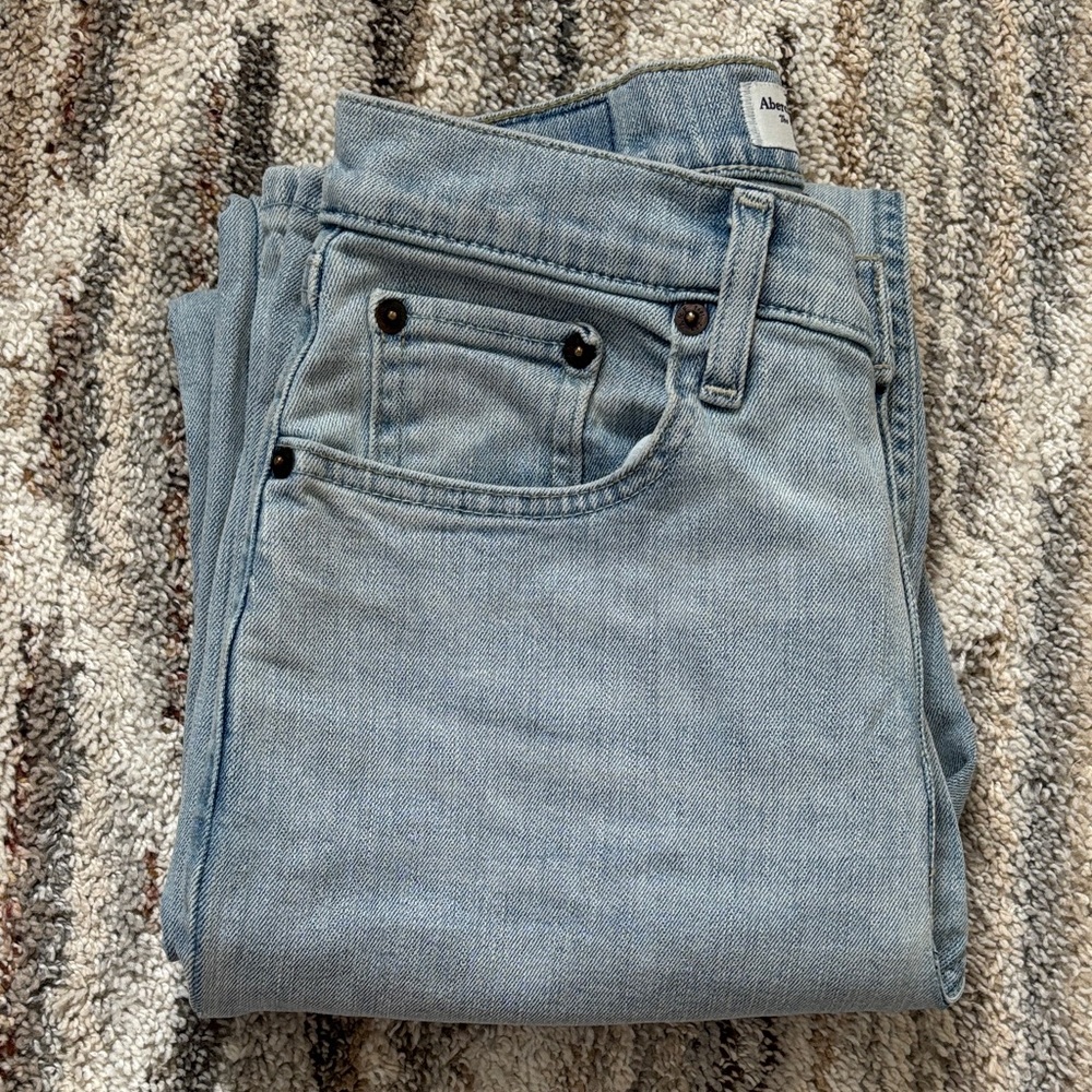 Abercrombie & Fitch The 90’s Relaxed Jean High Rise